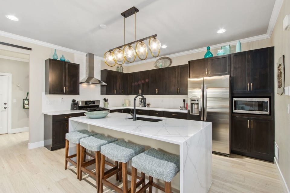 House, Multiple Beds, Patio, Mountain View (381 Osiander Street) | Private kitchen | Fridge, microwave, oven, stovetop