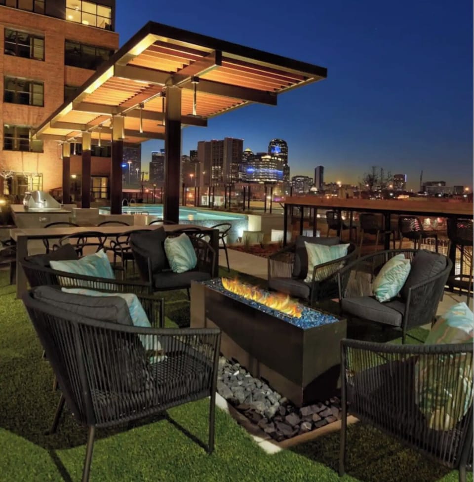 Bonus Access: Sister Amenities - pool side fire pit 