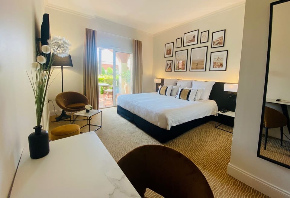 Premium bedding, minibar, in-room safe, desk