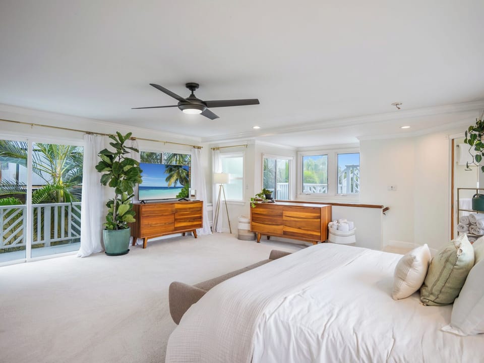 HUGE primary suite with king bed, bath, closets, nicely furnished + lanai.