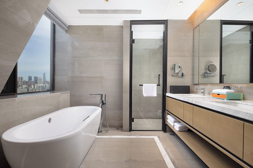 Signature Studio Suite | Bathroom | Free toiletries, hair dryer, bathrobes, slippers