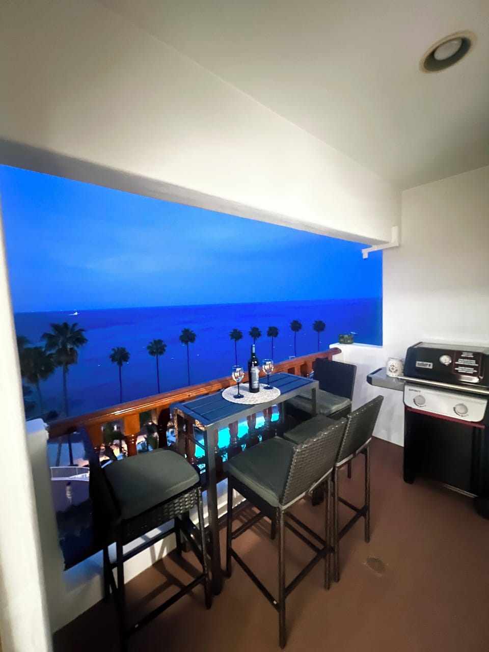 Balcony with bbq 🍗 w/view