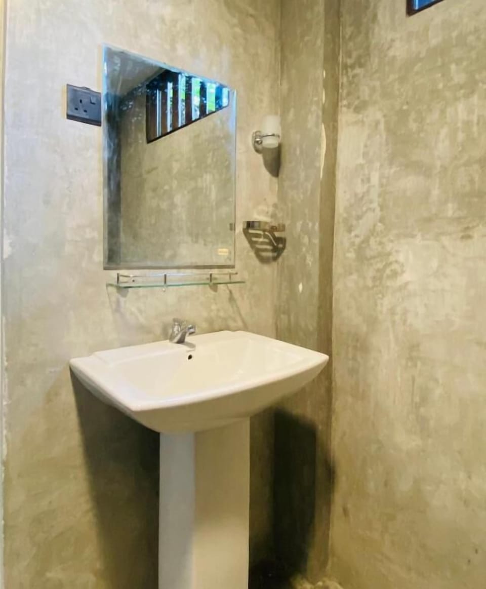 Shower, towels, soap, shampoo