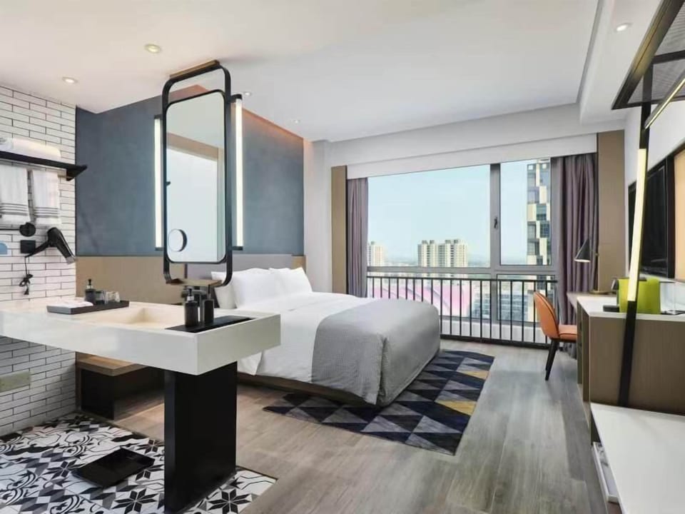 Luxury Single Room, City View | Premium bedding, down comforters, minibar (free items), in-room safe