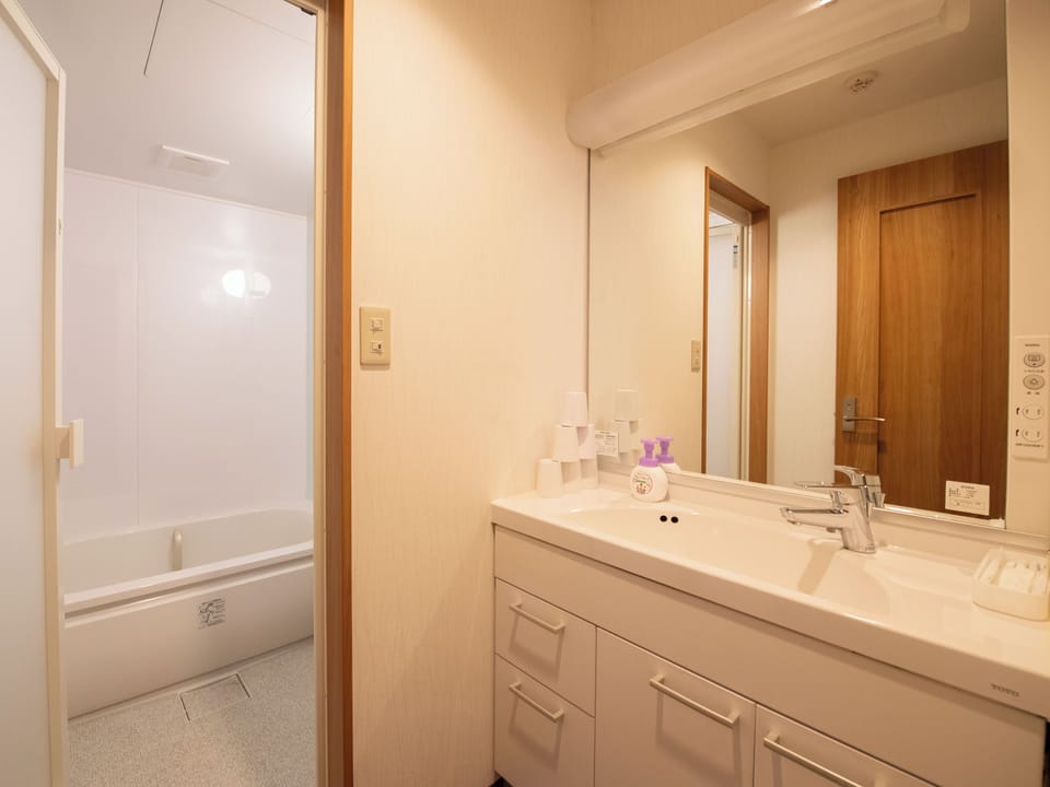 Family Room, 6 Bedrooms, Non Smoking | Bathroom | Free toiletries, hair dryer, slippers, bidet