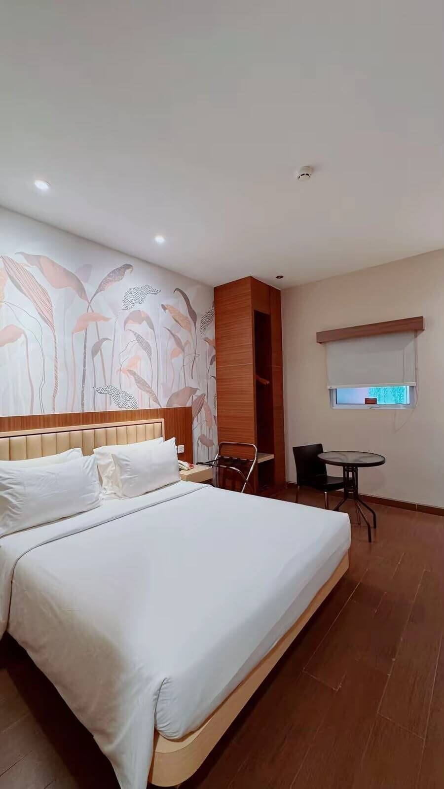 Deluxe Room (Dream Room Hollywood) | Desk, laptop workspace, WiFi (free)