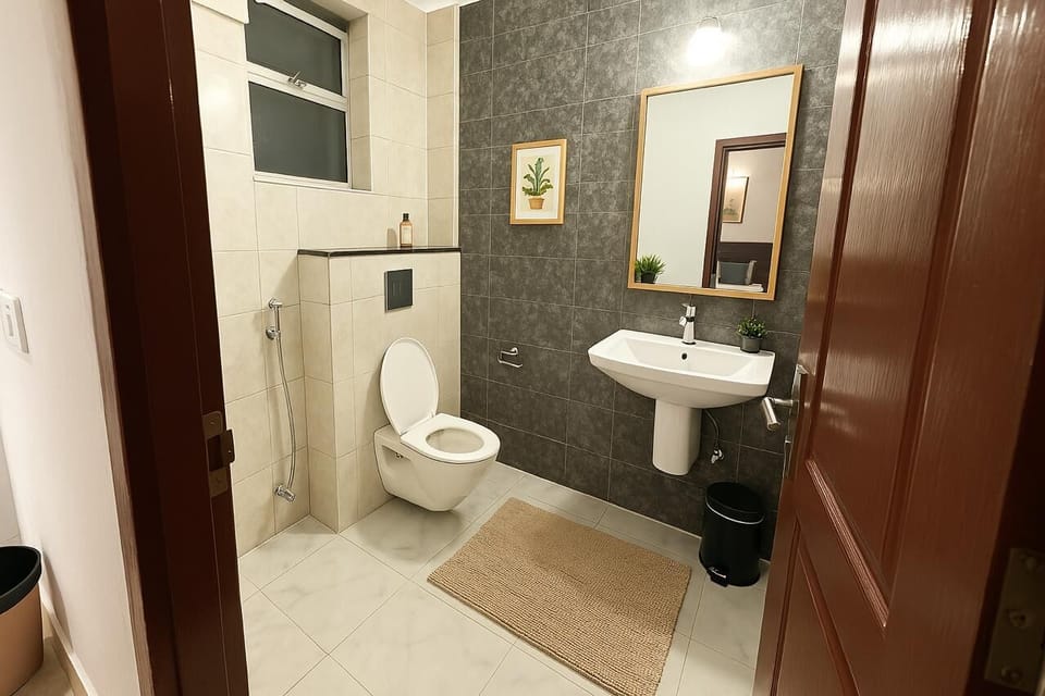 Shower, rainfall showerhead, free toiletries, towels