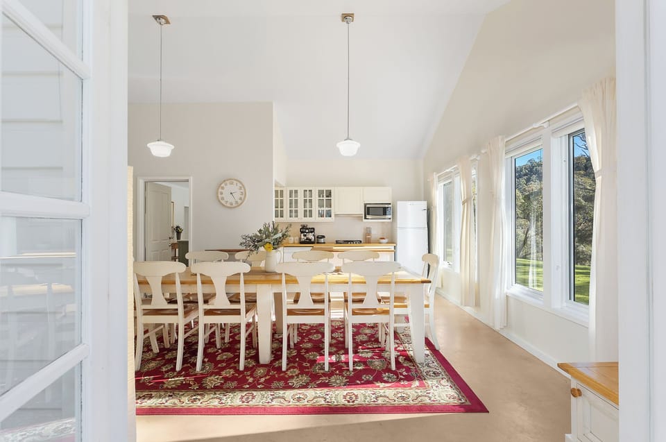 Dining space and kitchen in the afternoon sun - just perfect !