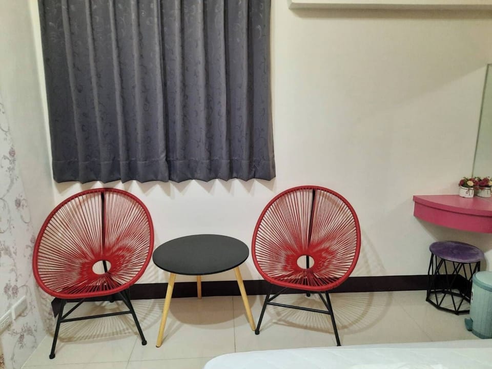 Comfort Double Room | Desk