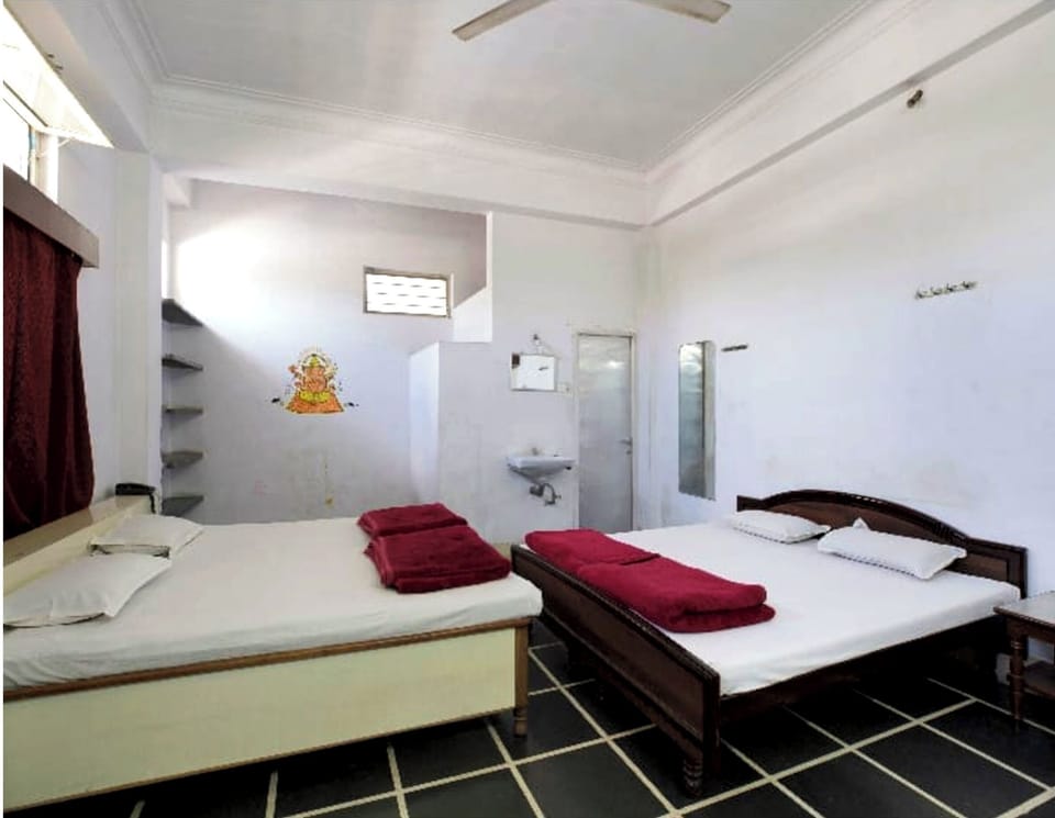 Family Studio | Desk, free WiFi, bed sheets