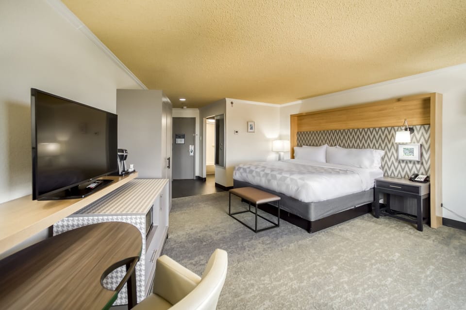Pillowtop beds, in-room safe, desk, laptop workspace