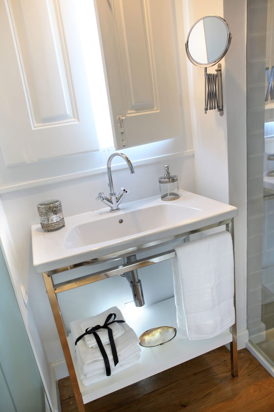 Double Room | Bathroom sink
