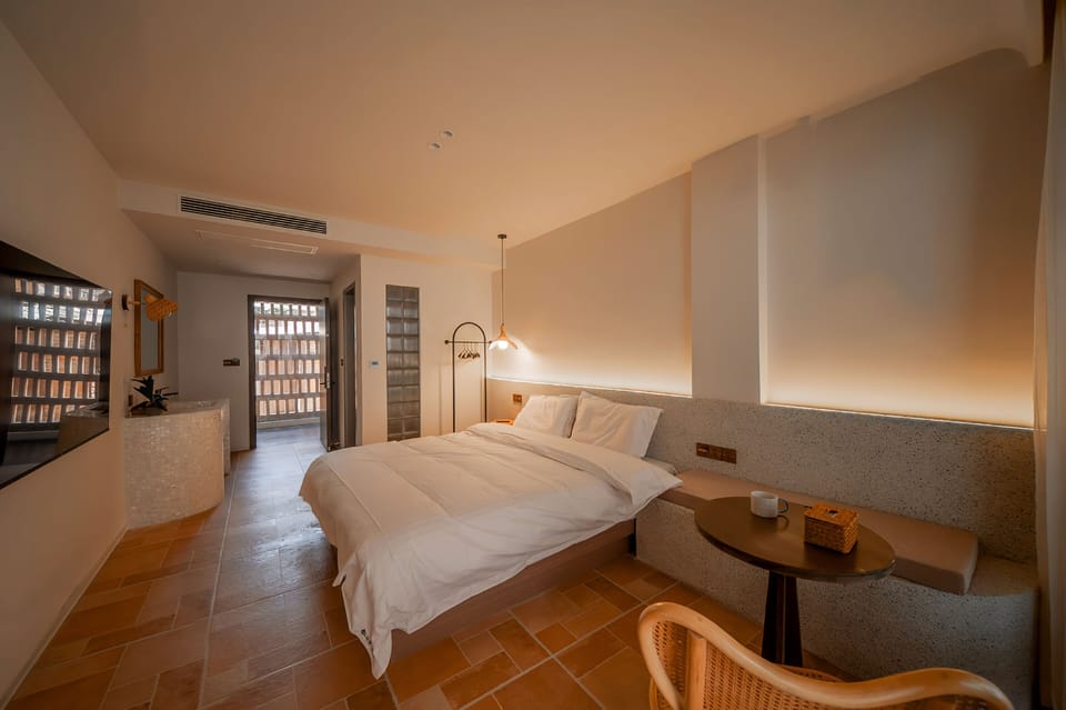 Room, 1 King Bed, Non Smoking | Desk, laptop workspace, WiFi (free)