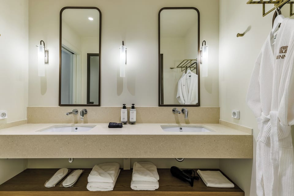 Junior Suite, Garden View | In-room safe, laptop workspace, blackout drapes, soundproofing