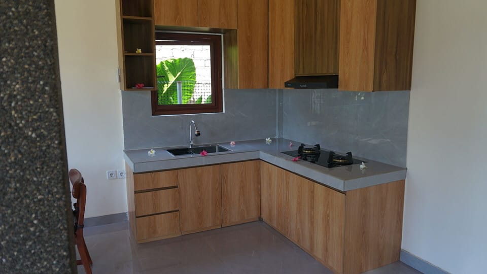 Deluxe Apartment, Multiple Beds, Balcony, Garden View | Private kitchen