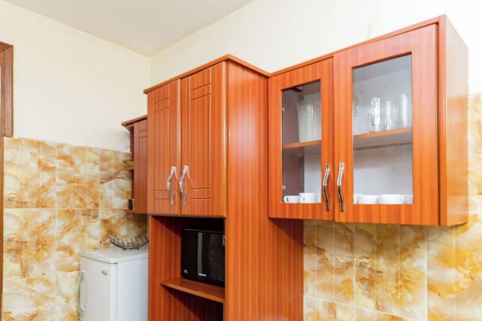 Comfort Room, Hill View, Garden Area | Shared kitchen | Fridge, microwave, cookware/dishes/utensils