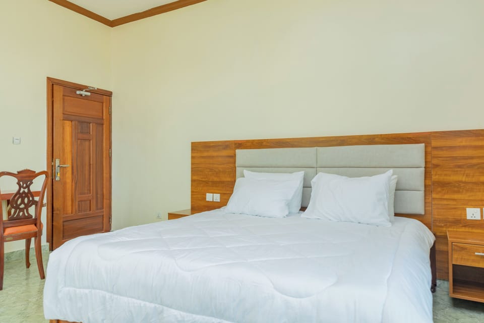 Basic Room, Hill View | Laptop workspace, WiFi (free)