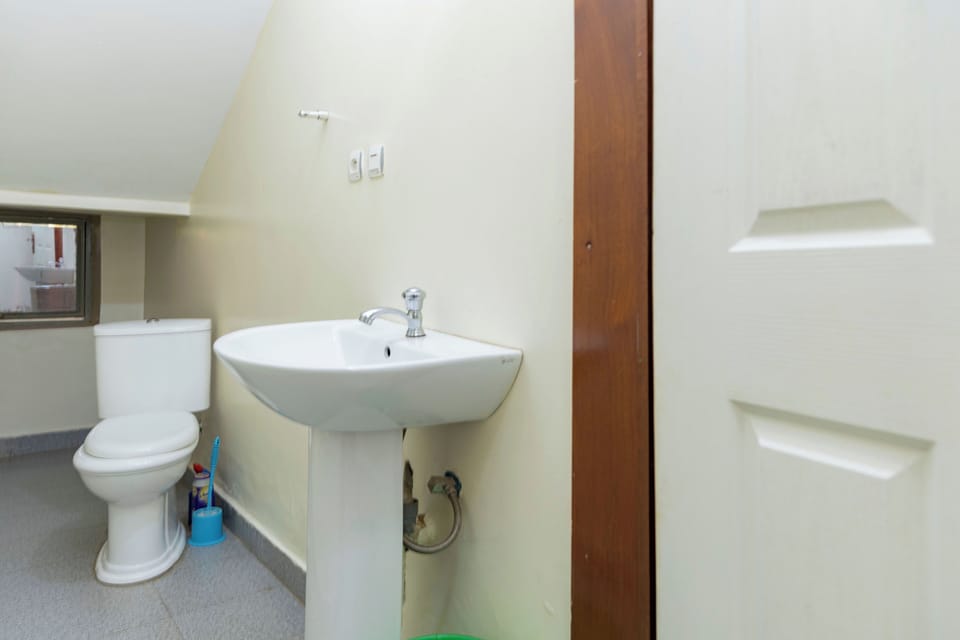 Comfort Room, Hill View, Garden Area | Bathroom | Shower, free toiletries, hair dryer (on request), towels
