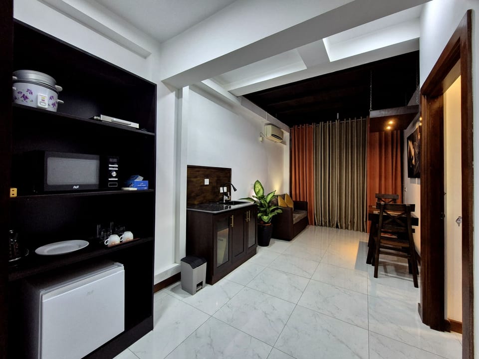 Deluxe Studio, City View | In-room safe, desk, laptop workspace, blackout drapes