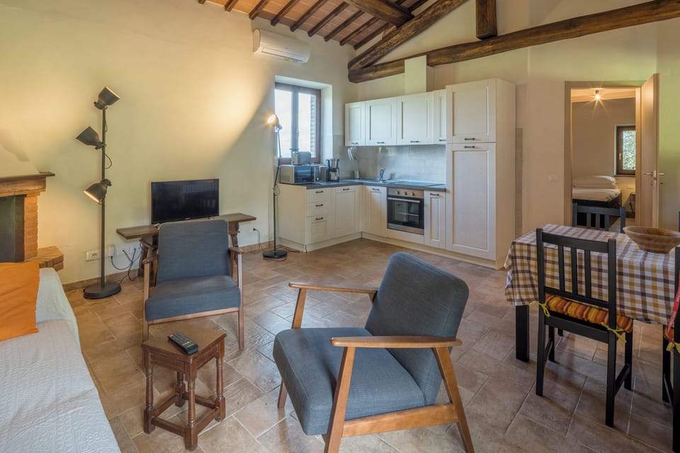 Cottage, Patio, Garden View | Private kitchen | Fridge, microwave, oven, stovetop