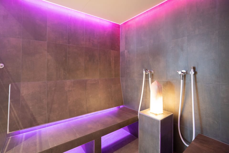 Steam room 