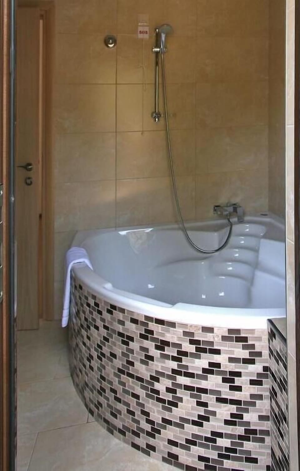 Deluxe Room, Sea View | Bathroom | Separate tub and shower, hair dryer, towels, soap