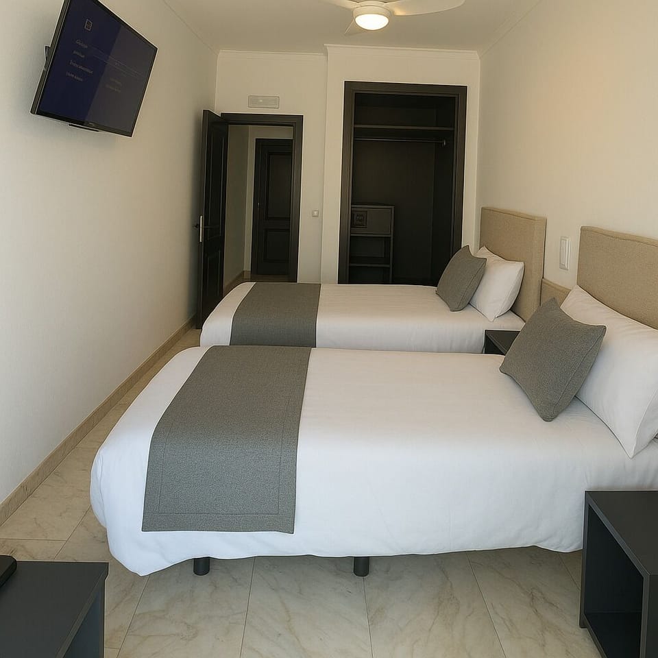 Standard Double or Twin Room, Mountain View | Down comforters, in-room safe, desk, laptop workspace