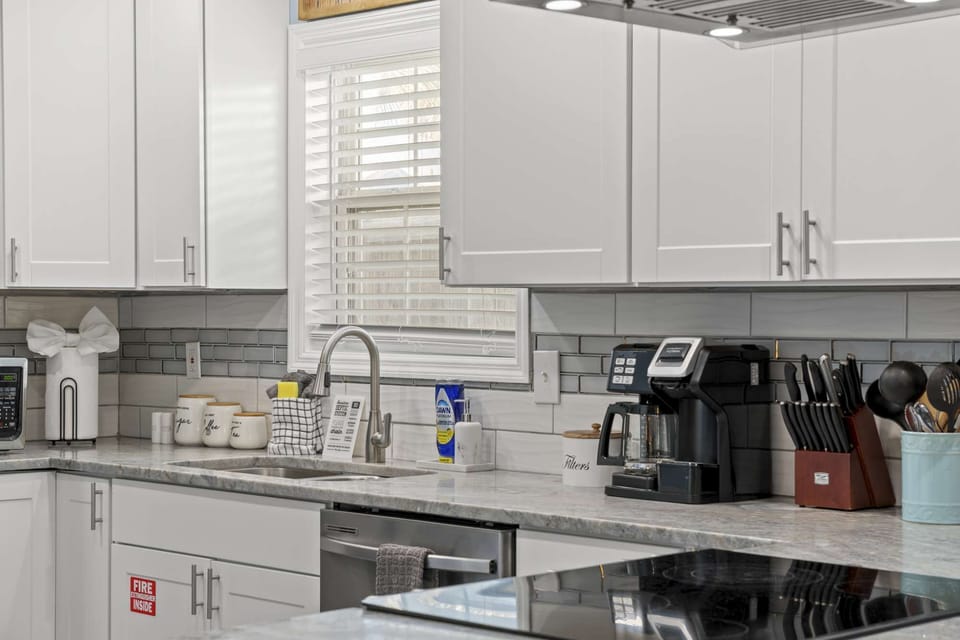 Fully stocked kitchen with all appliances
