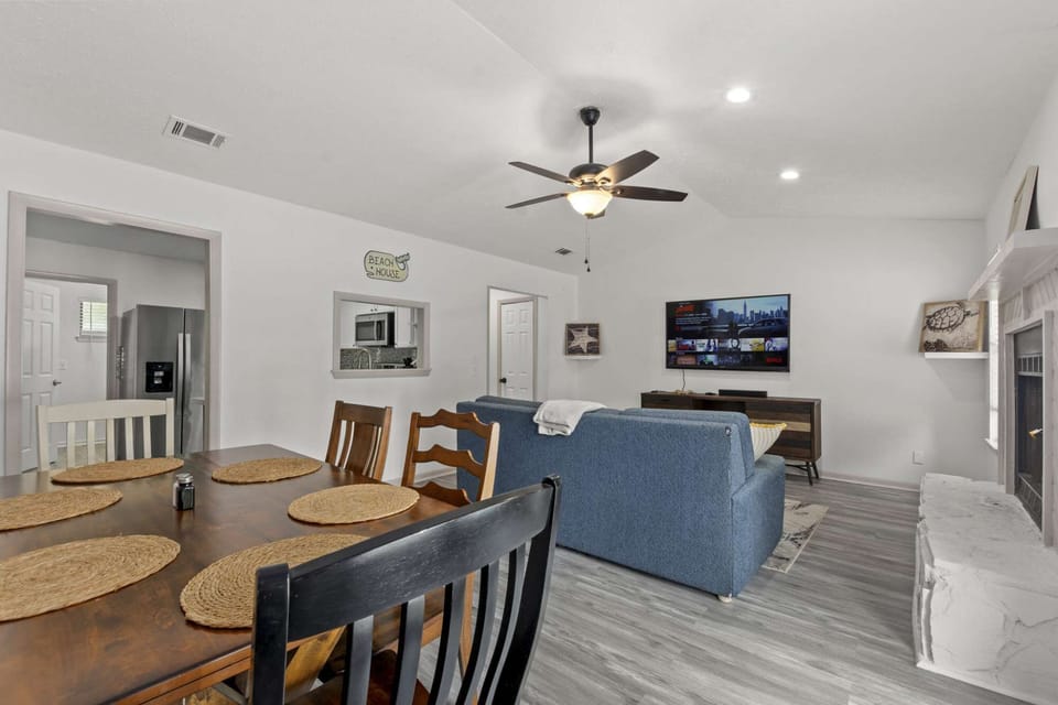 Enjoy entertainment on the flat-screen TV while having dinner in the dining area