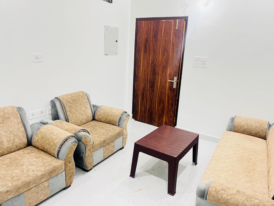 Deluxe Duplex, Balcony, City View | Living area