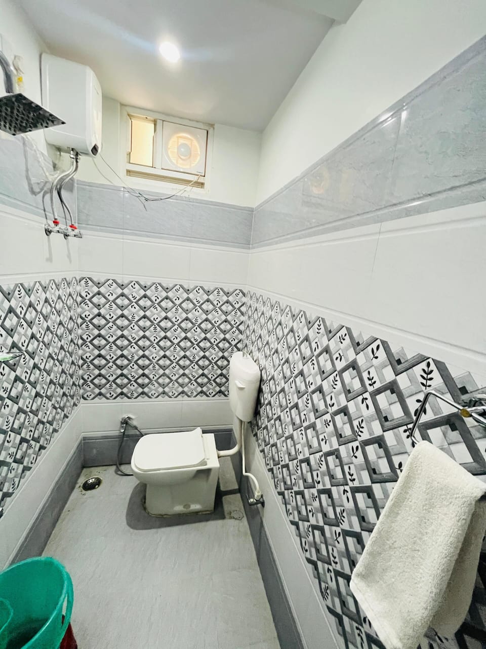 Deluxe Duplex, Balcony, City View | Bathroom | Bathrobes, slippers