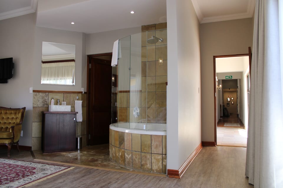 Deluxe Room, Pool View | Laptop workspace, WiFi (free)