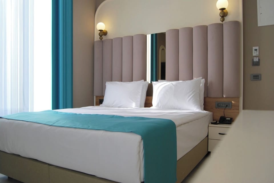 Hypo-allergenic bedding, minibar, soundproofing, free WiFi