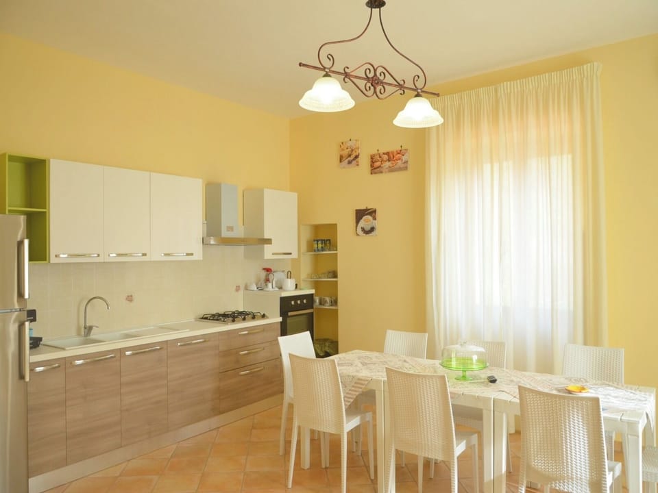Comfort Apartment, Garden View | Private kitchen | Fridge, oven, stovetop, coffee/tea maker