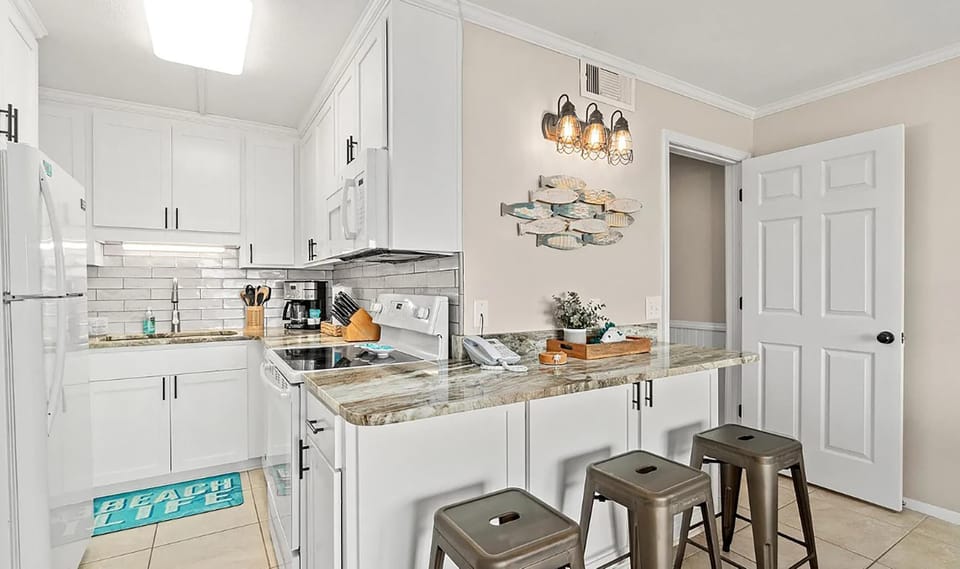Condo, 1 King Bed with Sofa bed (The Summit 312) | Private kitchen | Oven, toaster