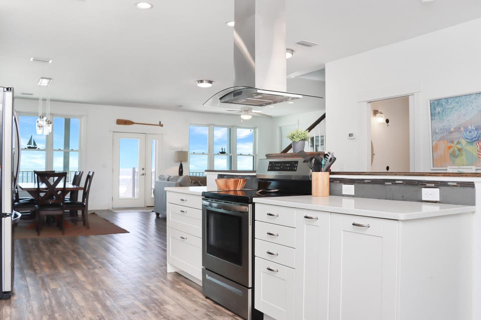 House, Multiple Beds (Sandpiper) | Private kitchen | Oven, toaster