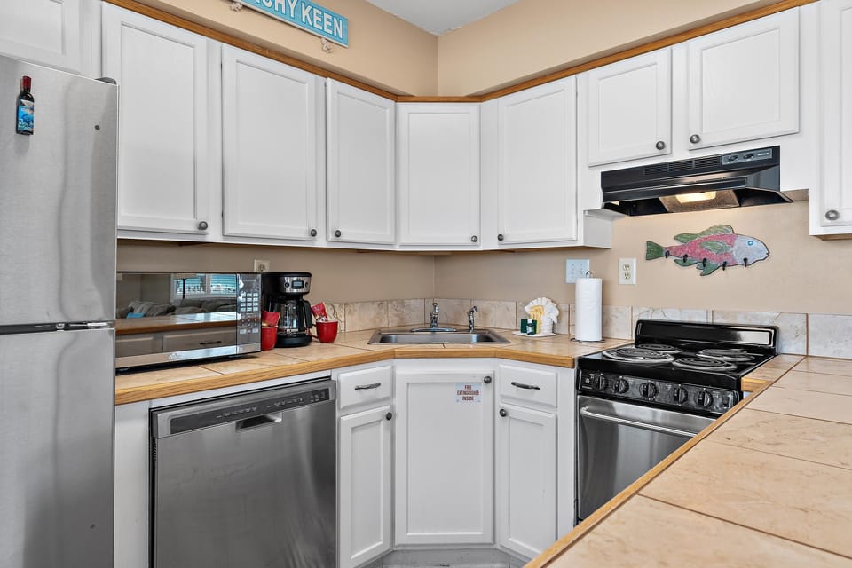 House, 1 King Bed with Sofa bed (Capri by the Gulf 108 - Beachy Keen B) | Private kitchen