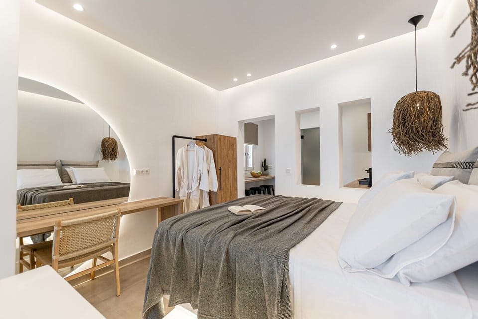 Luxury Suite, Beach View | 1 bedroom, free WiFi, bed sheets