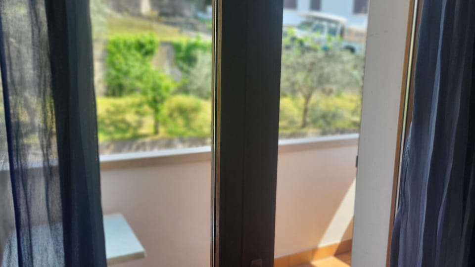 Economy Double Room, Balcony, Courtyard View | Desk, WiFi (free)