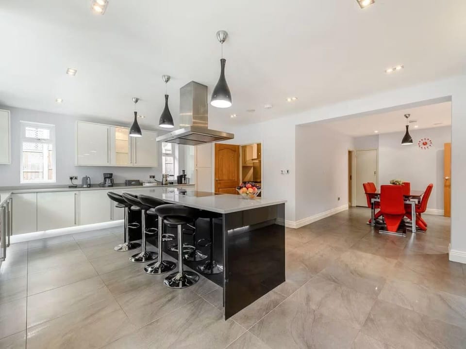 House | Private kitchen | Fridge, microwave, oven, stovetop