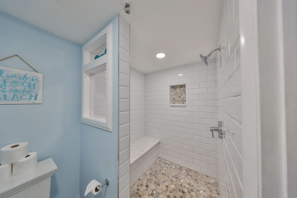 Walk in shower in the primary bathroom
