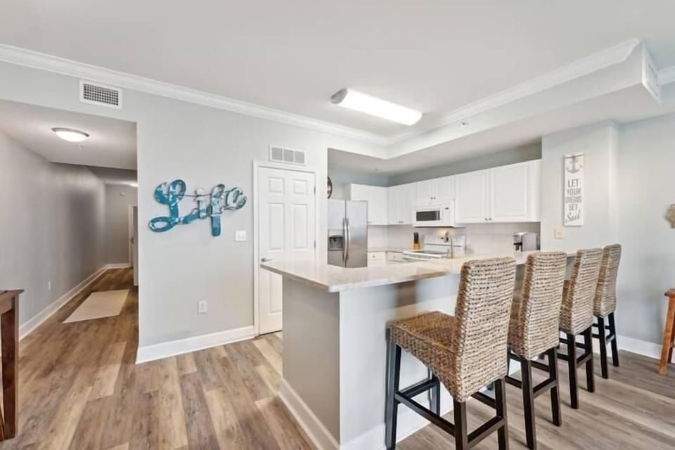 Condo, 1 King Bed with Sofa bed (Tidewater 1406) | Private kitchen | Oven, toaster