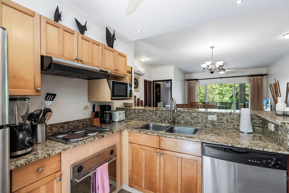 Apartment, Balcony, Garden View | Private kitchen | Electric kettle, toaster