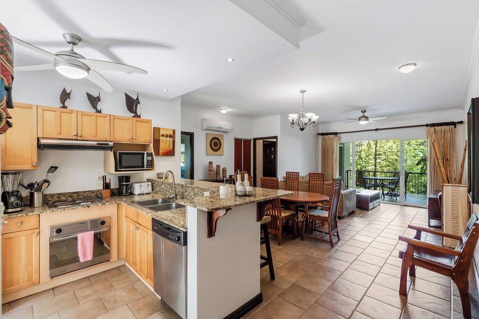 Apartment, Balcony, Garden View | Private kitchen | Electric kettle, toaster