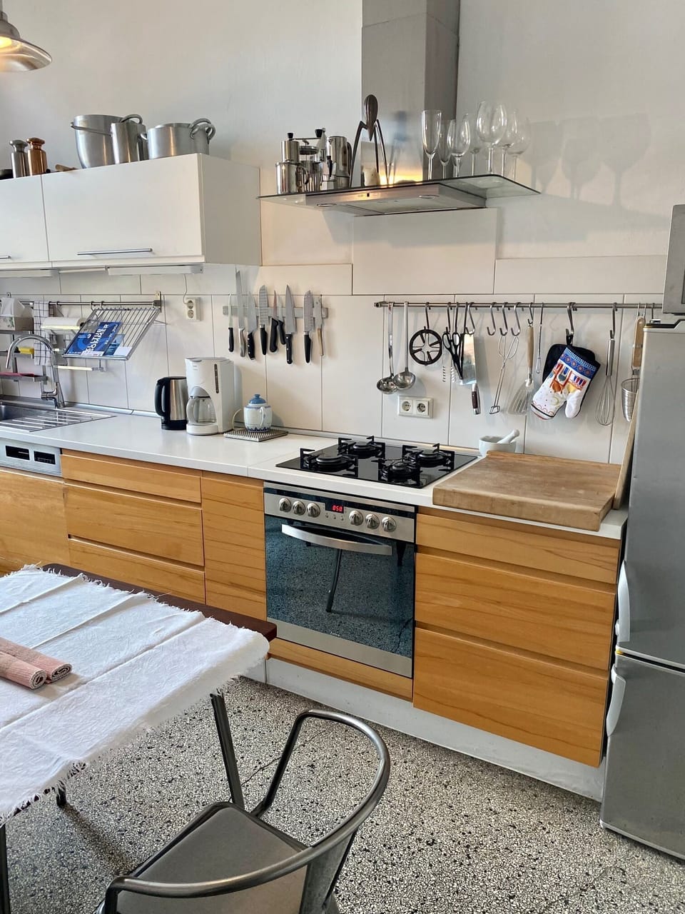 Full-size fridge, stovetop, cookware/dishes/utensils