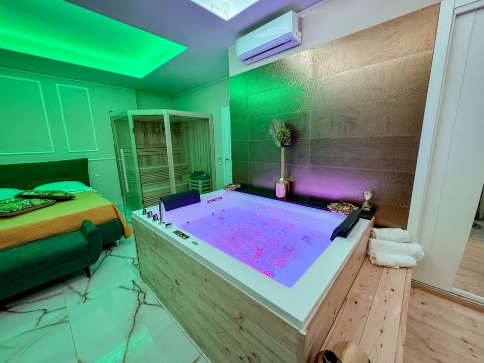 Luxury Room, Balcony | Private spa tub