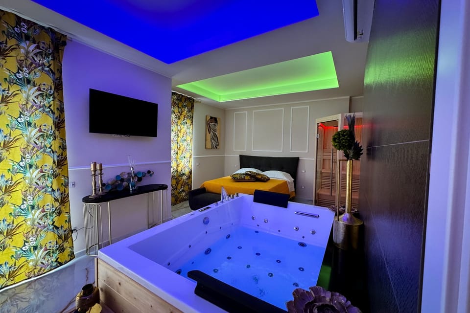 Luxury Room, Balcony | Private spa tub