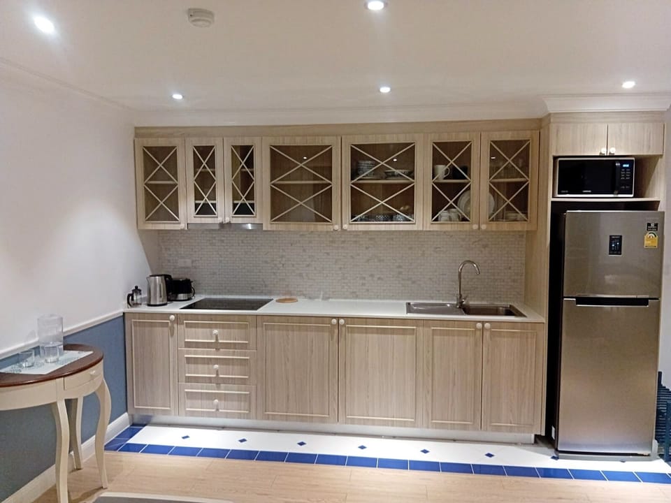 Luxury Apartment, Balcony, Pool View | Private kitchen