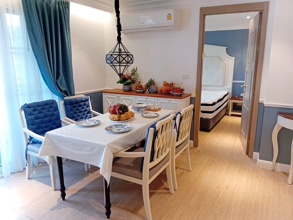Luxury Apartment, Balcony, Pool View | Living area