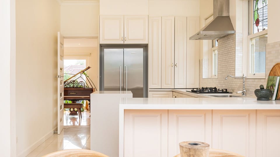 Kitchen through to piano 